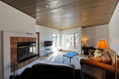 Image de Enjoy stunning mountain views at Eolus 428, a cozy 2-bedroom condo in Purgatory Village.