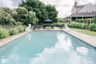Image de Poolside Family Retreat Close to the Beach