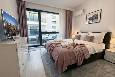 Image de New! Skyline Parliament • Brand New • Central • Quiet • Ac • Balcony