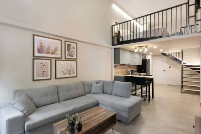 Image de DeKa apartment: Modern Cozy Stay & 200m to Metro station