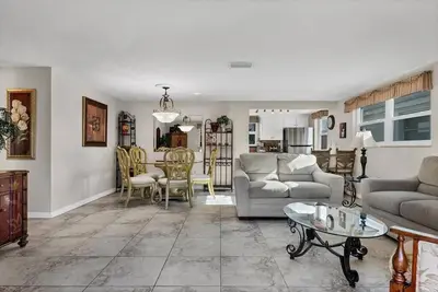 Image de D11 - Come for the Beach, Stay for the Peace