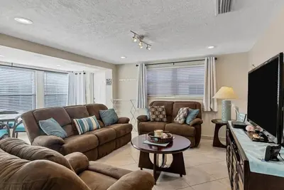 Image de C09 - Escape Ordinary, Embrace the Gulf