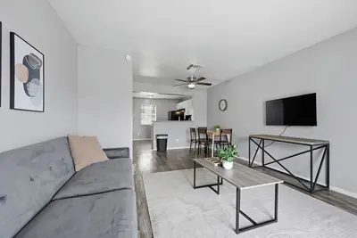 Image de Nice and cozy 2br townhome with full kitchen