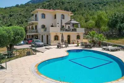Image de Outstanding 4 bed villa plus 1 bedroom annex with private pool and garden!