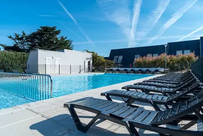 Image de 200m de la Plage | Terrasse Privée + Kitchenette