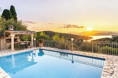 Image de Light, Airy Villa with Wonderful Sea Views close to Agios Stephanos