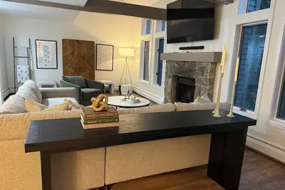 Image de Updated Townhome Near Mount Snow & Hermitage Club I Fireplace, Golf Course Views