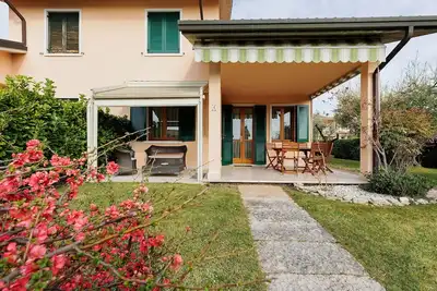 Image de Appartement « Villetta Degli Oleandri » avec vue sur le lac, Wi-Fi et climatisation