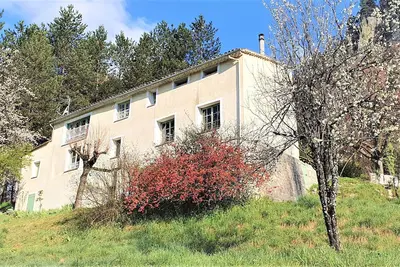 Image de Au calme et dans la verdure, jolie bastide provençale