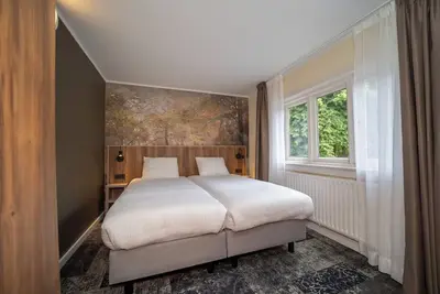 Image de Relaxing Hideaway with Indoor Pool and Restaurant, Close to Grote Markt!