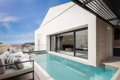 Image de Villa white royale - with swimming pool room