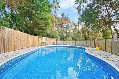 Image de 4 bedroom pool house located in a bird sanctuary