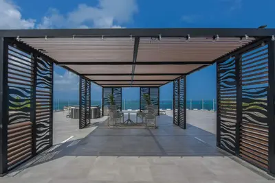 Luxury Oceanfront 2b/3ba Condo • Eagle Beach • Pool