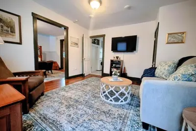 Image de Historic Annapolis 2br  En Suite Retreat- Walk to Naval Academy & Dock