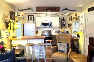 Image de 2br Historic District Gem w/Parking Near City Dock