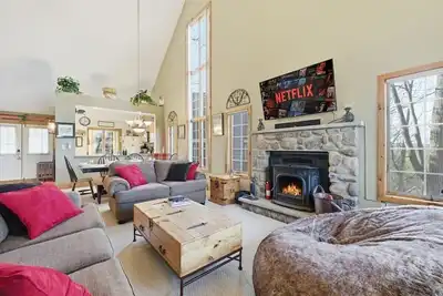 Image de Cozy Ski Retreat − Walk/Ski Onto Jack Frost