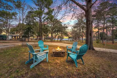 Image de CatDaddy Cabin - Lake Marion Cabin in Santee - lake view, fire pit, boat parking