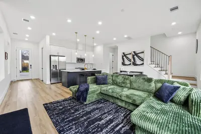 Image de Emerald Luxe, Modern Townhome, 4 Min to Downtown