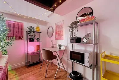 Image de Blush Heaven - Appartement privatif ambiance Pop! Avec fibre et Netflix offerts!