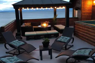 Image de Log Home slps 14 beachfront hot tub, kayaks, canoe, fish clams/oysters from shore