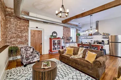 Image de Studio 1892 Guesthouse   Step out front door into Historic Downtown Hermann!