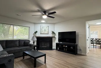 Image de Serenity on Granada: Spring/Summer Time Lincoln Retreat