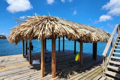 Image de Sandy Bay Island Retreat w/Private Dock, Reef Snorkeling, Pool & Walk to Beach