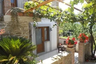Image de Cozy studio apartment in rural house with garden 5 km from the sea