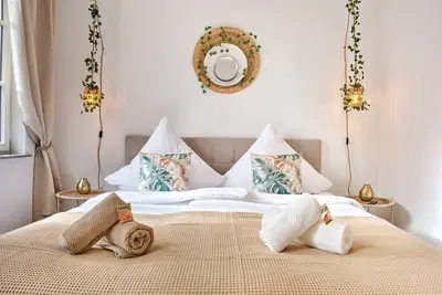 Image de Jasta Homes: Cozy Loft with Infrared Sauna, Old Town, Parking, Netflix – New!