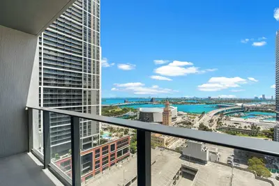 Image de Modern Condo w Amazing City Views in Downtown