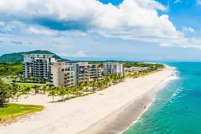Image de Oceanfront 4br Suite on the Beach Playa Caracol Beach Club and Resort