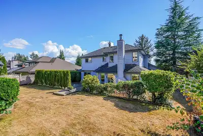 Image de Unique family home in prestigious neighborhood nearby hwy, malls, shops etc