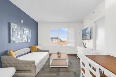 Image de Newly Renovated Suite with Hot Tub and Pool