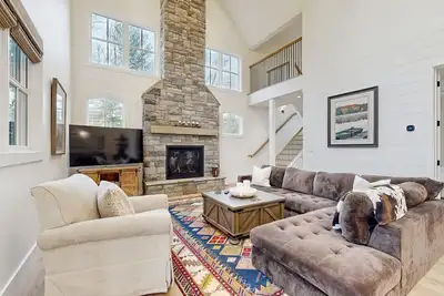 Image de Mountain Escape in Sapphire | Resort Amenities, Waterfalls & Outdoor Adventure