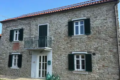 Image de Authentic stone house for 12 on top of the hill in Piedmont with great views and pool