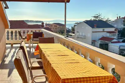 Charmant appartement de 2 chambres à Rab