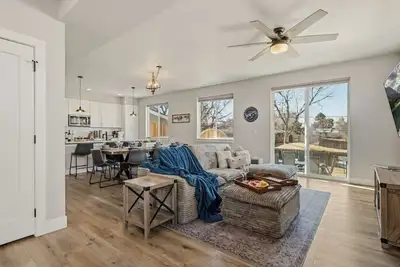 Image de Hot Tub + Sauna + Arcade | Chef’s Kitchen