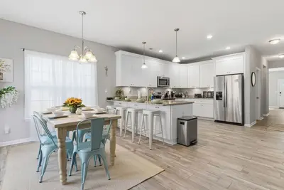 Image de 4br Sleeps 12 w/ Game Room - Minutes Away from Beach