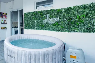 Image de Pug Tiny House/Santa Ana/Bubble Jacuzzi