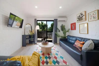 Image de Budget 2br Home Convenient Location Walk to Shops