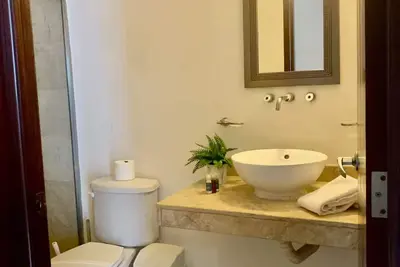 Image de Awesome huge condo steps from Mamitas beach