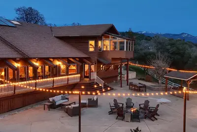 Image de New! Yosemite Views • Luxe 5br 4. 5ba • Sleeps 16 +