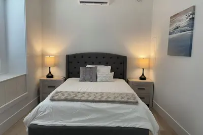 Image de Cute and cozy place in central Richmond, Bc.