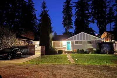 Image de Entire Modern & Cozy Home Near Light Rail