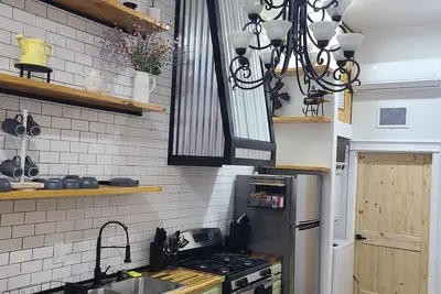 Image de 2-bedroom apartment in terrific McColl with cool Ac