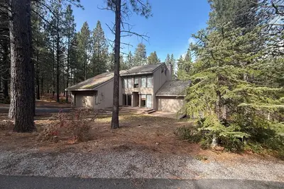Image de 3-bedroom house in brilliant Black Butte ranch with cozy living spaces