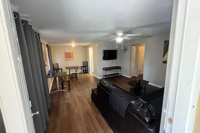 Image de 2br/2bh Delightful Budget-Friendly Apt in Gnsville