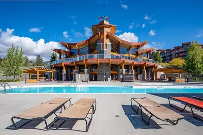 Image de Modern 1-bedroom resort condo with Ac in beautiful West Kelowna