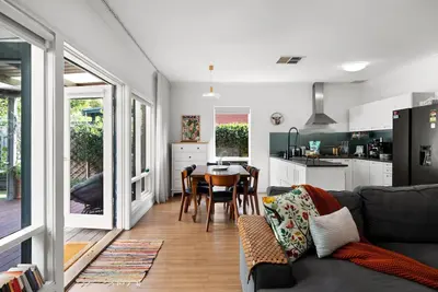 Image de Bay Bound Retreat—Beach & City Life by the Airport