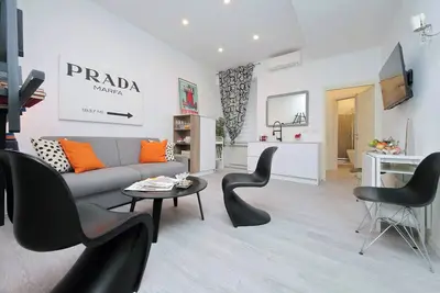 Image de 2br 2ba Centre historique, métro - Confort, calme